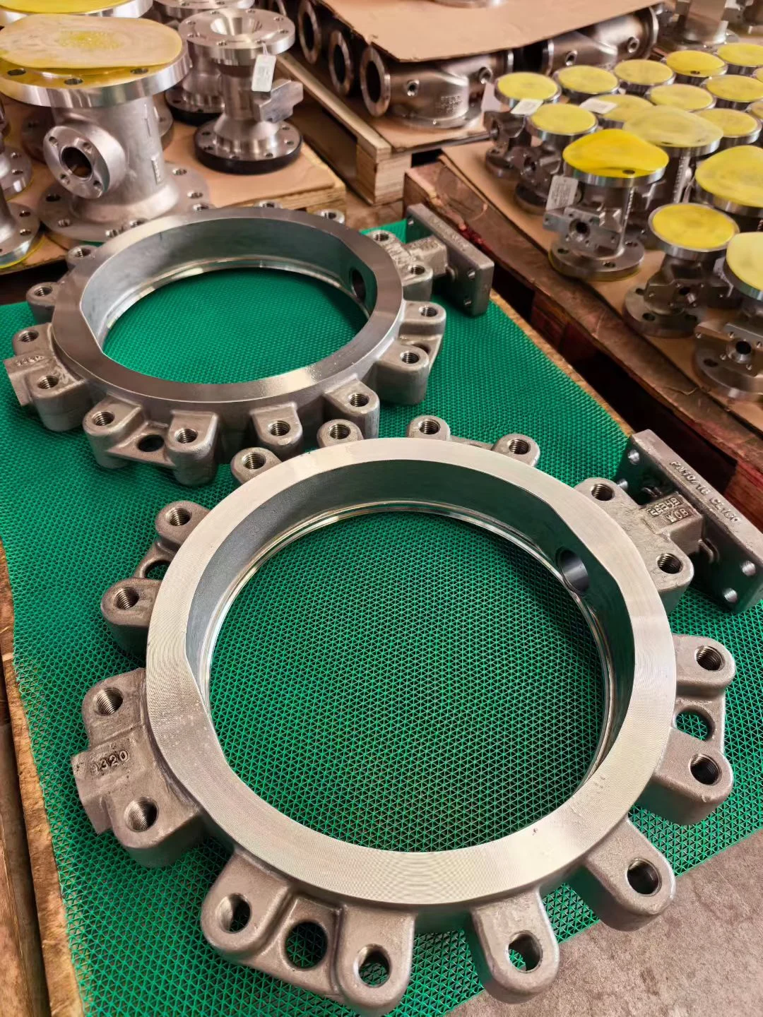 Duplex steel butterfly valve body casting for harsh environments