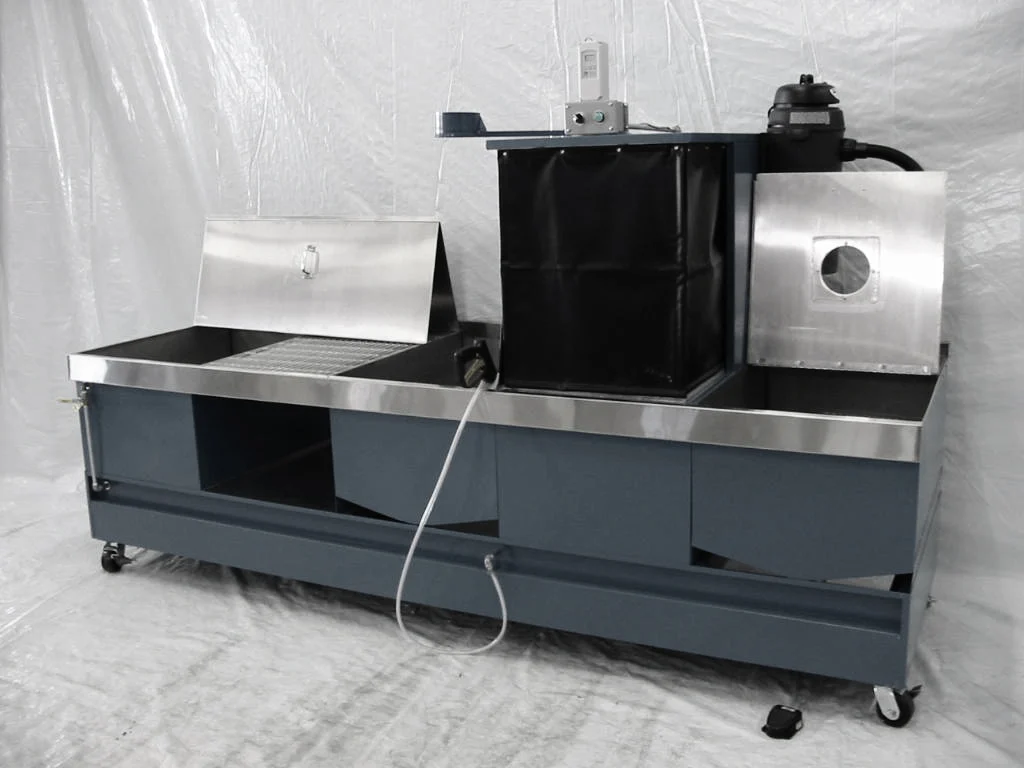 FPI fluorescent penetrant testing on superalloy turbine blade