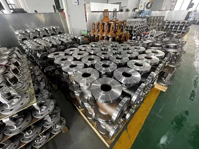 Heavy-duty investment cast gate valve body with flanged ends