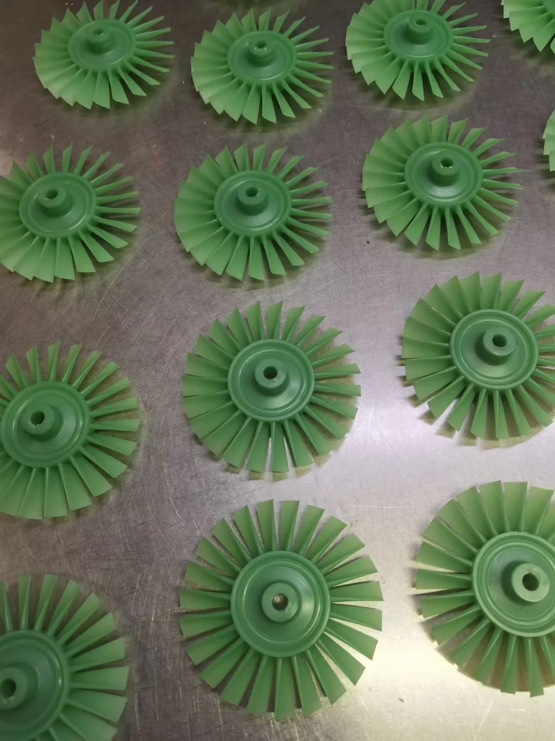 Power generation gas turbine stator vanes and heat resistant superalloy castings