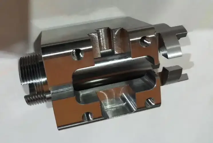 Precision Stainless Steel Valve Bodies and Fluid Components