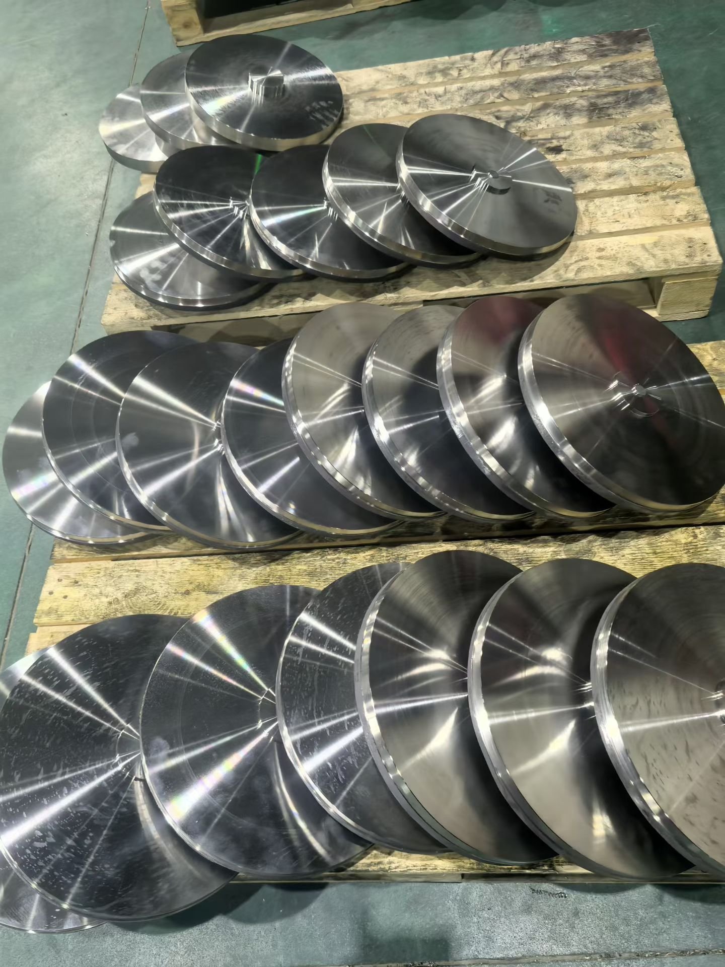 Pressure-containing housings and fittings