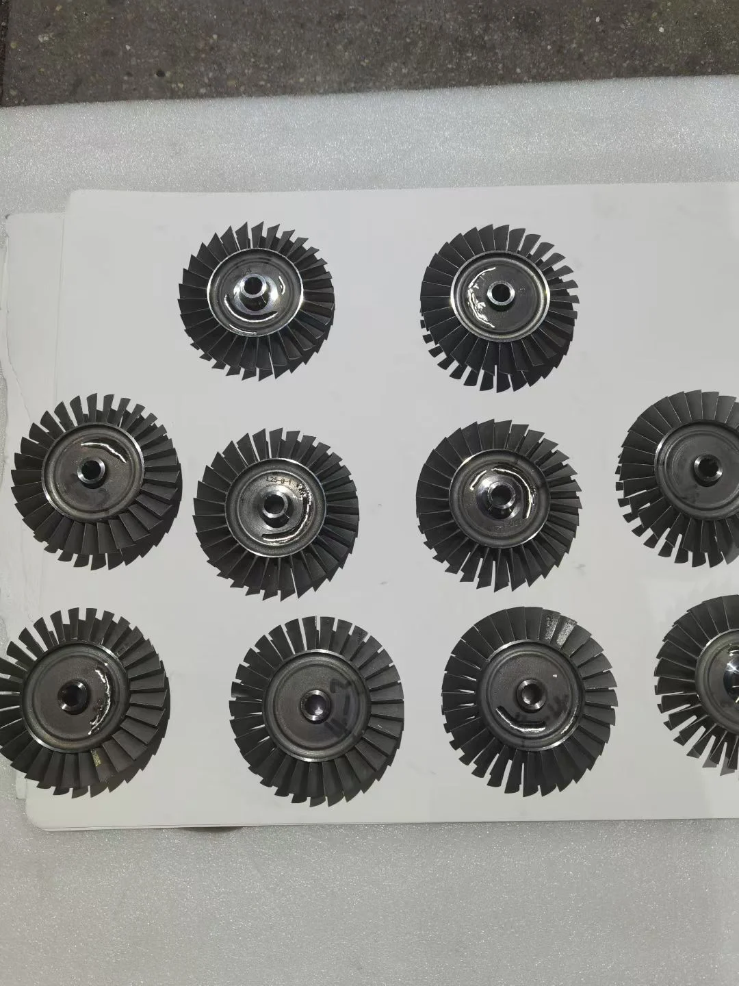 Superalloy high temperature parts and turbine blades