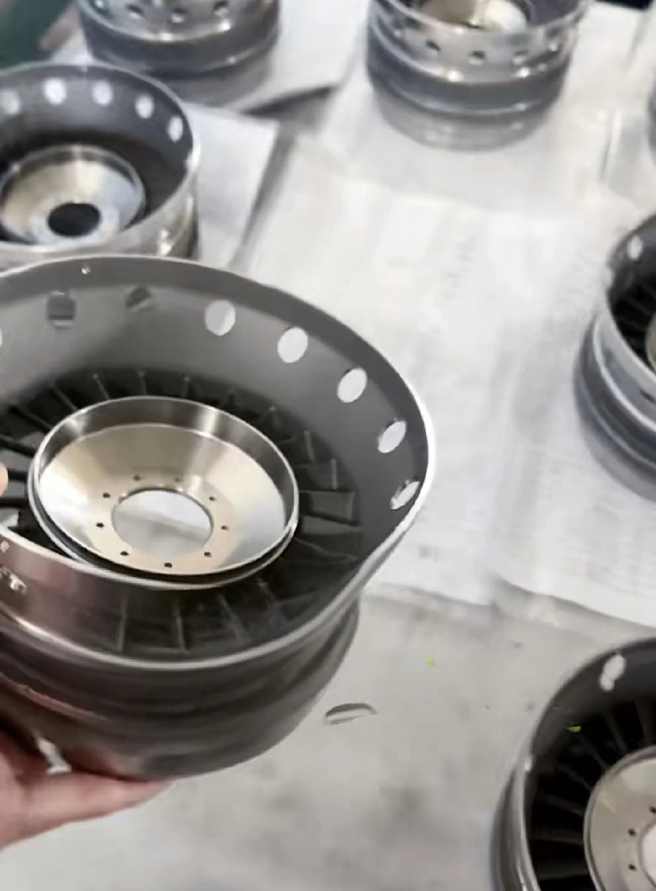 Superalloy hot section component and turbine blade casting