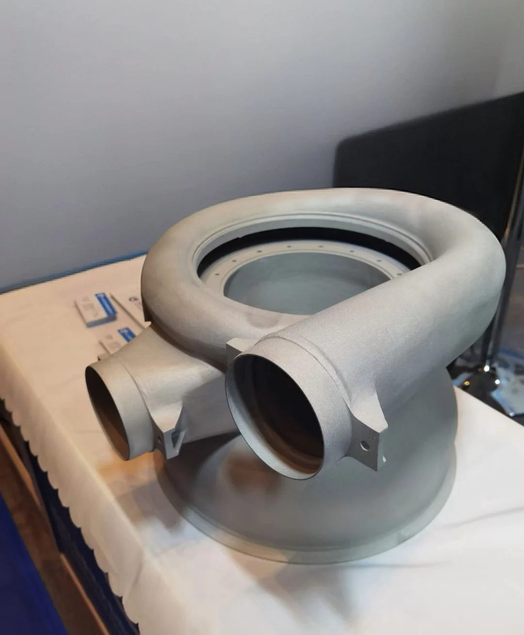 Vacuum-cast and 5-axis CNC machined nickel alloy turbine blade