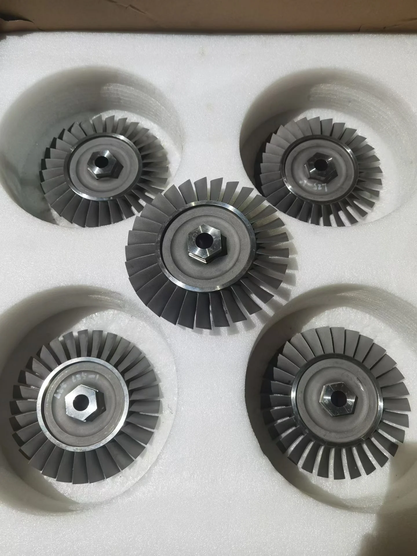 Vacuum investment cast gas turbine superalloy blade case study