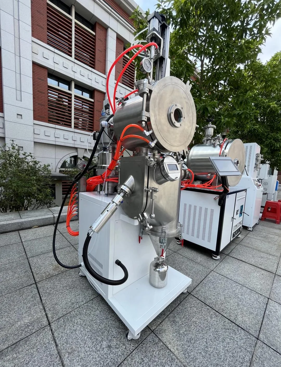 Vacuum melt superalloy investment casting furnace operation
