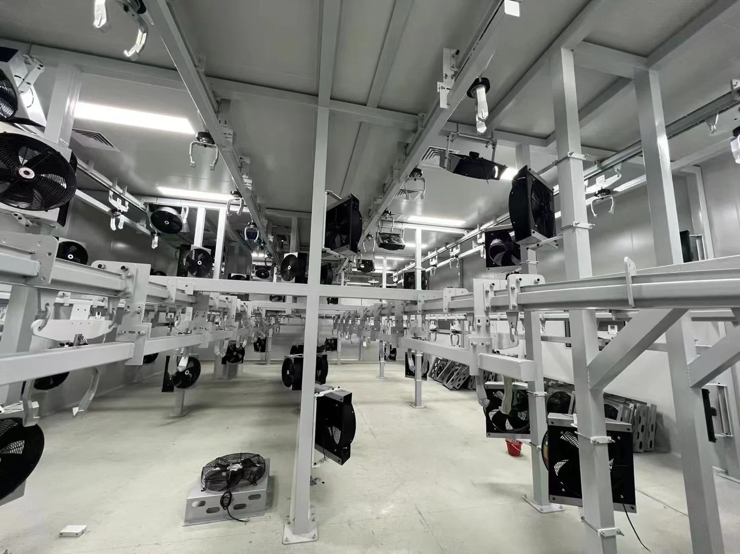 VastCasting single-facility investment casting and precision CNC machining shop floor
